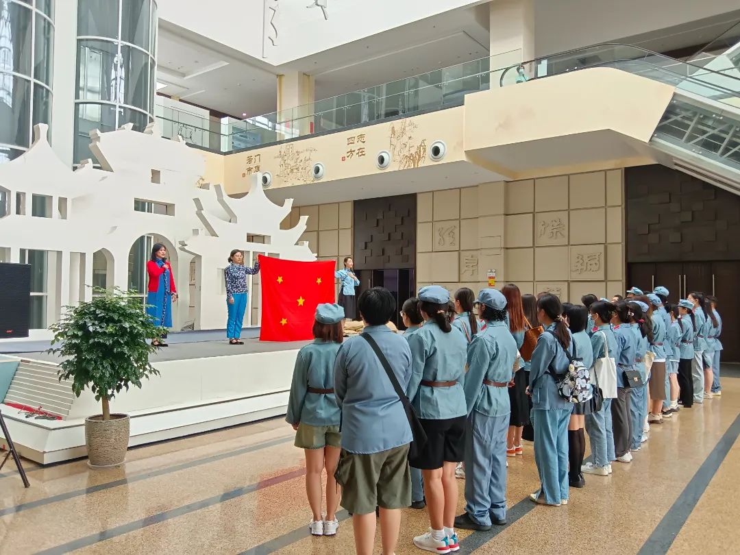 观看表演3.jpg 图片